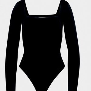 Aritzia contour square neck long sleeve thong bodysuit. Small. New. Never worn.